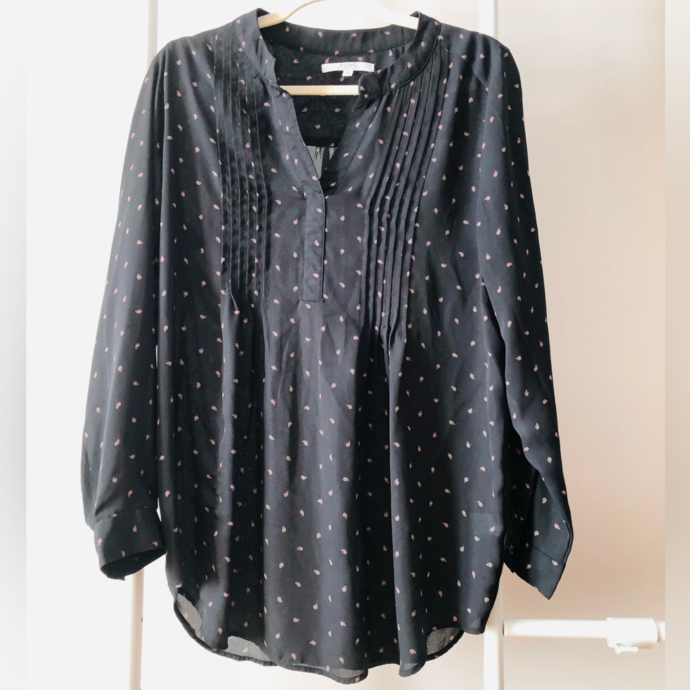 Light and airy Alfred Sung blouse. Size Medium. Like new.